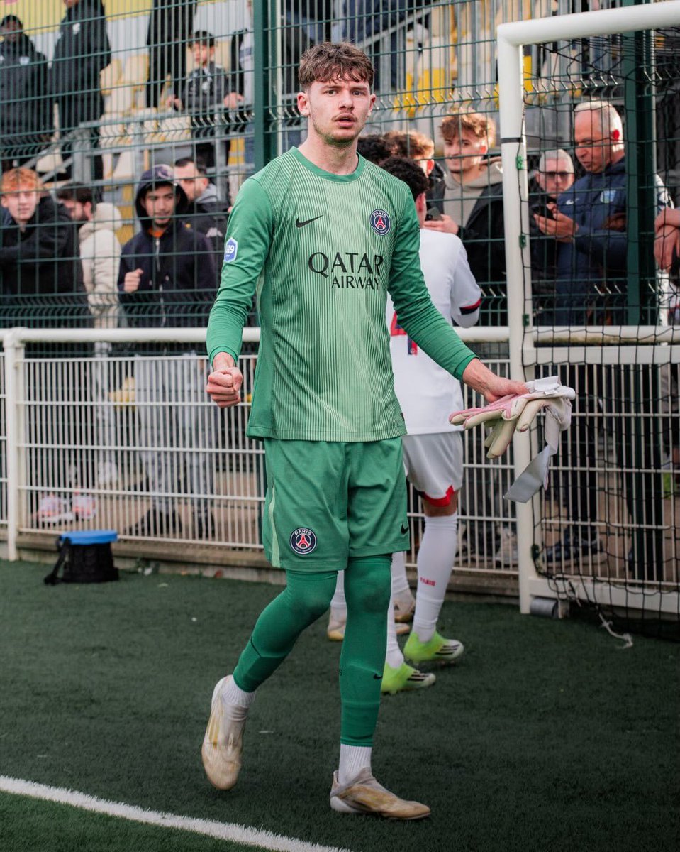 FutureBallersHU's tweet photo. 🔴🔵 2008-born Arthur Vignaud 🇭🇺🇫🇷 has signed his first three-year professional contract with PSG. 🧤

He'll be the club's fourth-choice goalkeeper next season, behind Alessandro Longoni. 👀

His main focus will be building his physical strength. 💪

[@lequipe ] https://t.co/2uJvMyPEXB