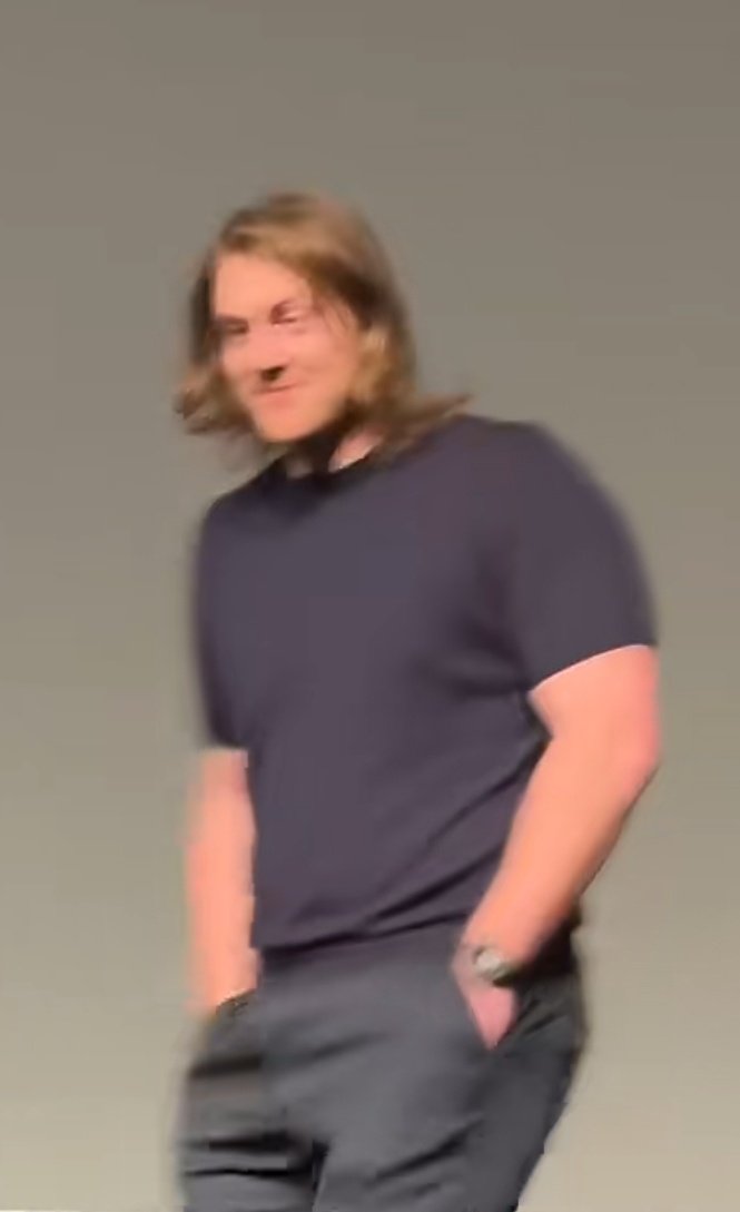 whjnitis's tweet photo. The fact that Dunk in S2 of AKOTSK will not be very shredded and instead have a tiny but of belly and a fat ass 🫠 https://t.co/GtCPvVYrvY