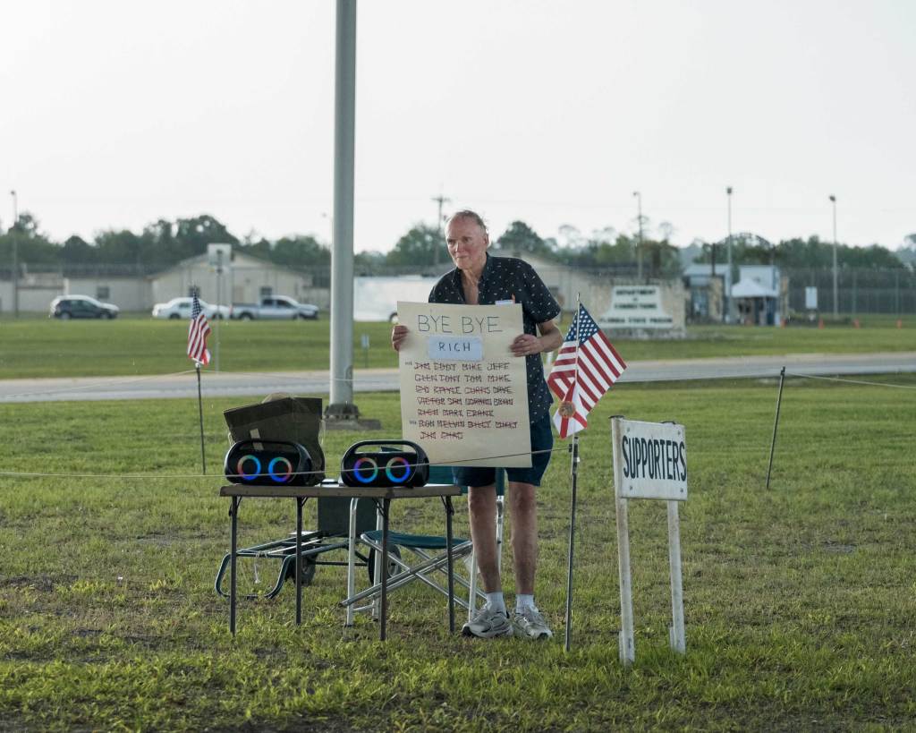 LysanderBoomer's tweet photo. Bill Campbell has apparently attended all of the 26 executions conducted in Florida in the past year or so, holding a sign celebrating the execution and blasting songs like 'another one bites the dust' to drown out the anti-death penalty protestors. https://t.co/ix4hLOR2Em