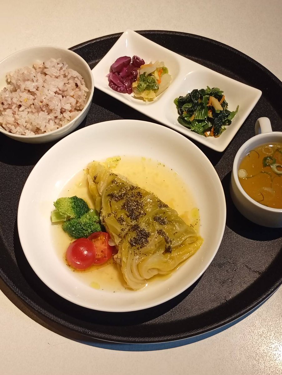 TAMIYA51036613's tweet photo. 7/2(木）
本日のランチは
「キャベツと豚バラのミルフィーユ煮」
日替わりランチ
の他に
・ハンバーグランチ　¥1000
・今月のパスタランチ　¥1000
「野菜と生ハムのグリーンパスタ」
・ビーフカレー　¥1000
・ビーフステーキ
　¥1300
※ コーヒー 又は 紅茶
　ホット 又は アイス
　プラス ¥100 です https://t.co/8pD08aB7WA