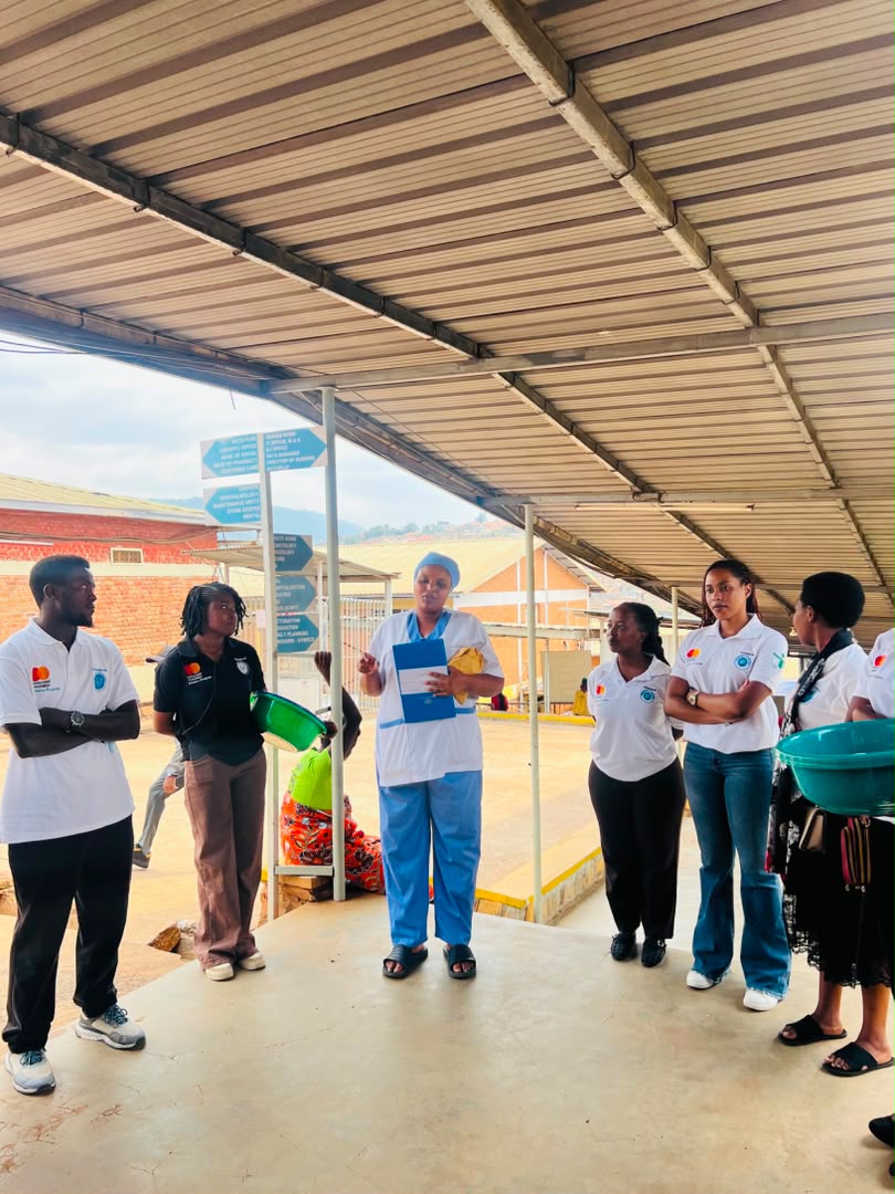 MCFScholarsUR's tweet photo. Thank you Mastercard Foundation Scholars at UR Nyarugenge, Remera &amp; Gikondo campuses for reaching out to patients in need at Muhima Hospital; donating essential items such as pampers, soaps, basins, sanitary pads, and milk; and also for assisting 28 people with health insurance. https://t.co/VdMD3lbTG5