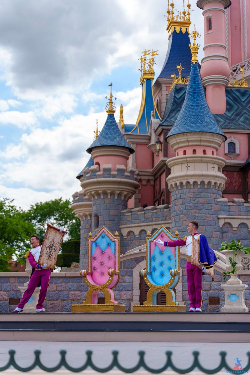 DisneyphileLIVE's tweet photo. ✨ Premières images de la Valse Royale de la Belle au Bois Dormant au Parc Disneyland.

Si vous avez aimé L'Étincelante Valse des Princesses en 2017 sur cette même scène ou Les Vœux Magiques de la Princesse Aurore plus récemment dans la Cour du Château, vous allez adorer cette mouture.