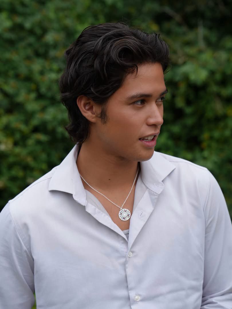 kaicharri's tweet photo. Ok, well here’s a gorgeous man. Thanks for coming to my Ted Talk. 

#KyleEcharri https://t.co/hLFxohGIcr