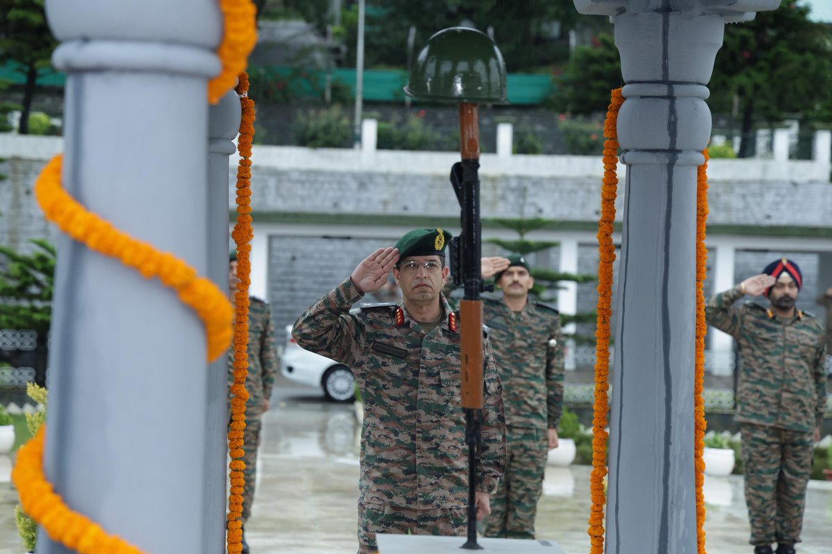 prodefencejammu's tweet photo. #StrongAndCapable
#ChangeOfCommand
Lt Gen Rajan Sharawat, UYSM, AVSM, VSM, handed over command of the prestigious @RisingStarCorps to Lt Gen Akaash Johar, AVSM, after a distinguished tenure marked by operational excellence, steadfast leadership and unwavering commitment to combat readiness and troop welfare. Under his leadership, the Corps played a significant role during #OperationSINDOOR while continuing to uphold its legacy of professionalism and operational excellence. 🇮🇳
#IndianArmy
@SpokespersonMoD
@adgpi
@westerncomd_IA
@ANI
