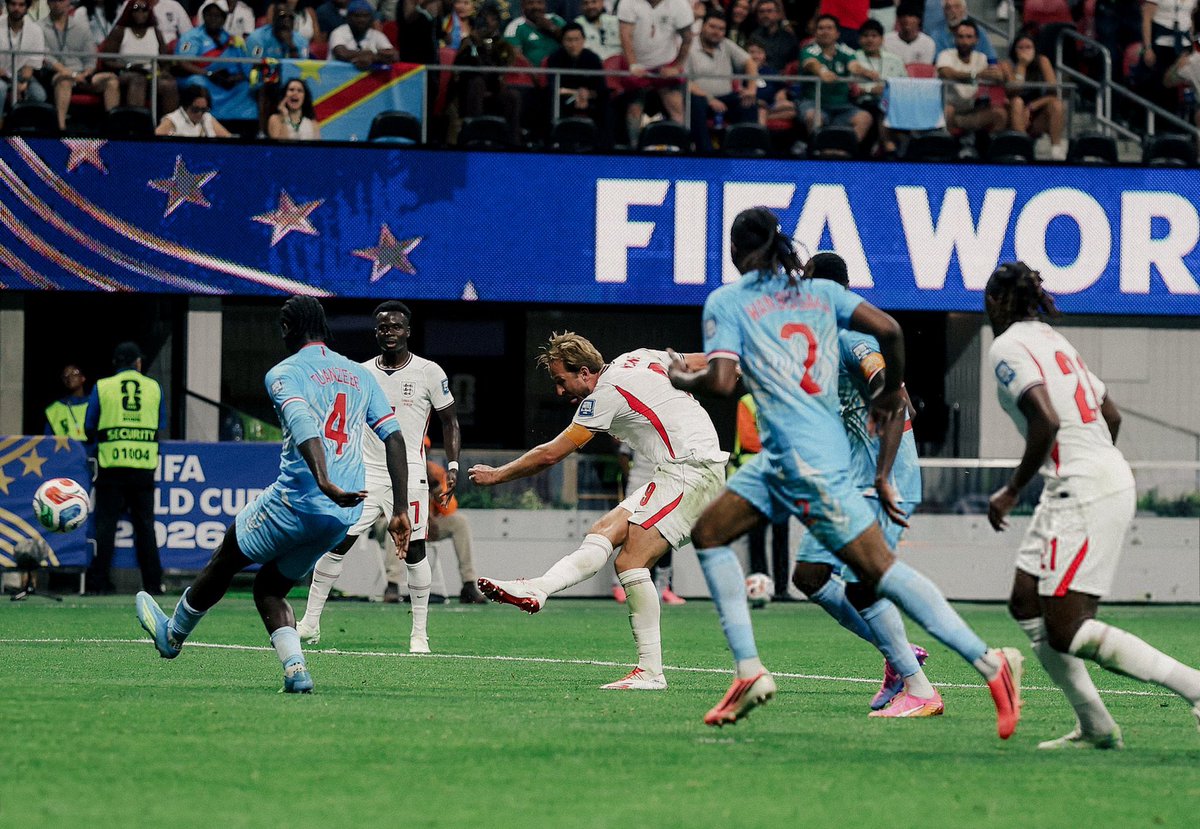SpieltagIndo's tweet photo. Posisi badan udah seoleng ini tapi masih bisa ngeshoot dan golin dengan kecepatan bola 94 km/h

Elite ball-striking technique 🚀 https://t.co/F6EKnnj0me