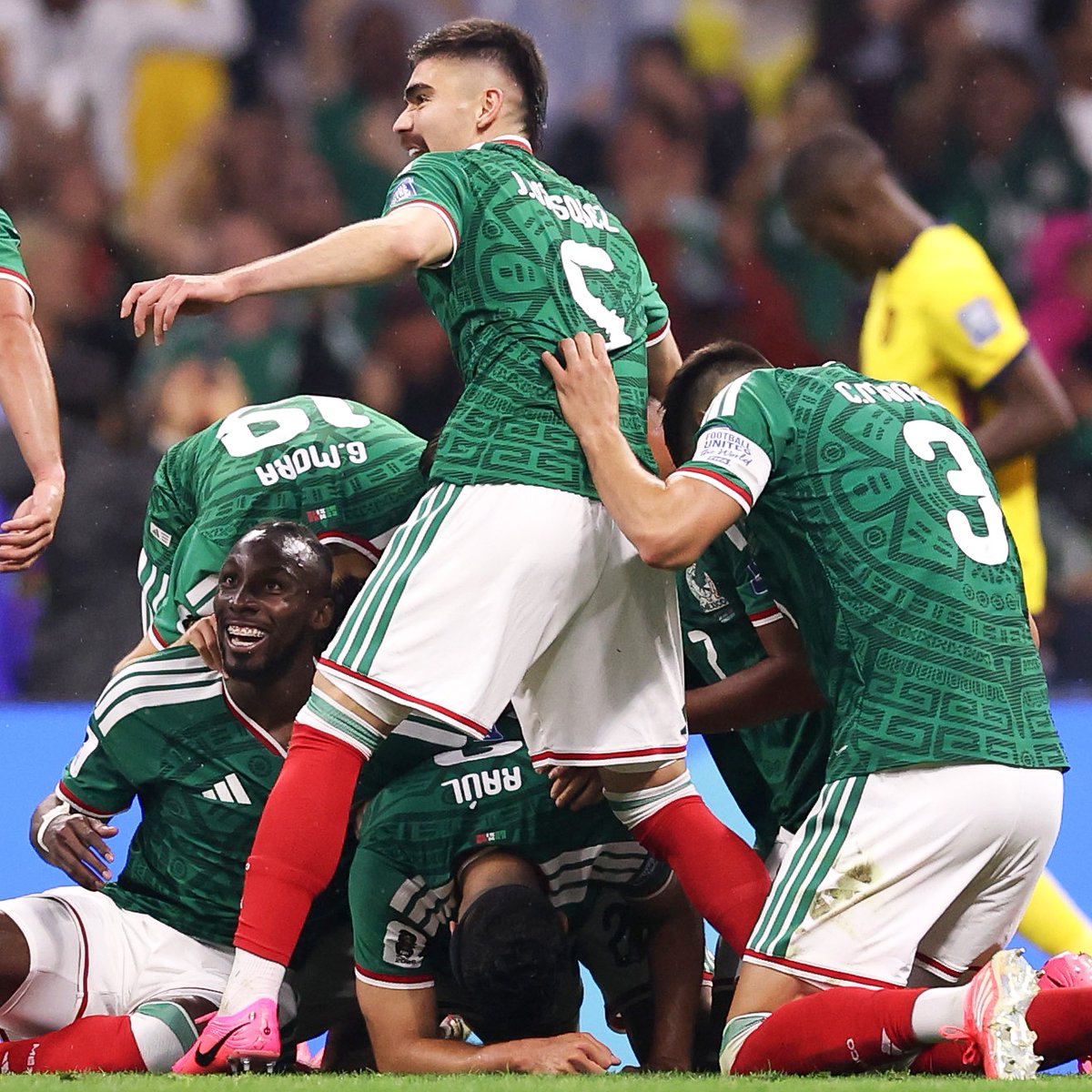 TouchlineX's tweet photo. 🚨🇲🇽 𝗡𝗘𝗪: Mexico in the 2026 World Cup so far:

• 4 games
• 4 wins
• 8 goals scored
• 0 goals conceded

They face England in the next round, and the game will be played in Mexico. 🇲🇽🤯 https://t.co/4EFYKLDL3z