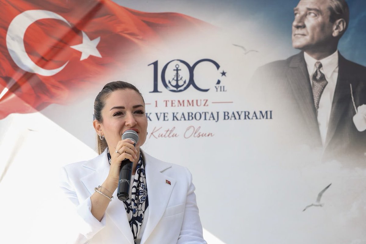 busraozdemirtr's tweet photo. Denizle kurduğumuz bağ; kültürümüzün, emeğimizin ve ortak hafızamızın en kıymetli parçalarından biri.💙

Demre Belediye Başkanımız Fahri Duran’ın ev sahipliğinde ve Antalya Valimiz Sayın Hulusi Şahin’in katılımıyla düzenlenen 3. Likya Deniz Bayramı Festivali’nde maviyle kurduğumuz kadim bağı, denizcilik geleneğimizin taşıdığı değerleri ve birlikte olmanın güzelliğini bir kez daha paylaştık.

1 Temmuz Denizcilik ve Kabotaj Bayramı’nın değerini yaşatan bu güzel buluşmada emeği geçen herkese teşekkür ediyorum.