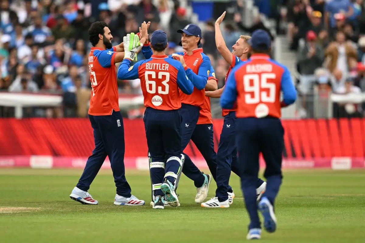 bbctms's tweet photo. Right. What have you been doing? 

More England excitement for you tonight. 

Switch over to 5 Sports Extra @BBCSounds for @englandcricket taking on World Champions India. 

#bbccricket #ENGvIND https://t.co/MQ7o21WpSA