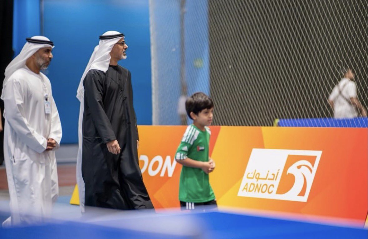 abudhabirc's tweet photo. لقاء مُلهم يجمع سمو الشيخ خالد بن محمد بن زايد مع لاعبي نادي أبوظبي لألعاب المضرب في صيف أبوظبي الرياضي✨ https://t.co/olMdrlMTwT
