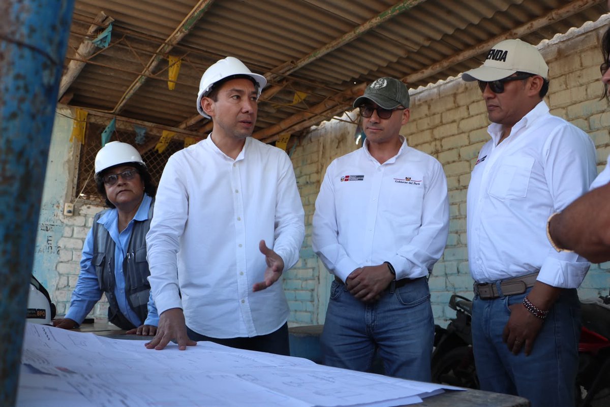 viviendaperu's tweet photo. ✅ ¡El Ministerio de Vivienda impulsa el acceso a más agua potable y saneamiento para #Catacaos!
📌 Un equipo técnico del Ministerio de Vivienda, Construcción y Saneamiento verificó el estado situacional del proyecto de agua potable y alcantarillado de Catacaos, con el objetivo de coordinar acciones que permitan acelerar su ejecución y asegurar el cumplimiento de los plazos establecidos.
📌 Durante la visita se inspeccionó la cámara de bombeo Chorrillos, componente clave de esta importante obra que registra un avance físico del 75,55 %. Una vez culminada, beneficiará a más de 44 mil habitantes mediante la instalación de 7,658 conexiones de agua potable y 8,774 conexiones de alcantarillado, contribuyendo a mejorar la calidad de vida, la salud y el bienestar de miles de familias del distrito.