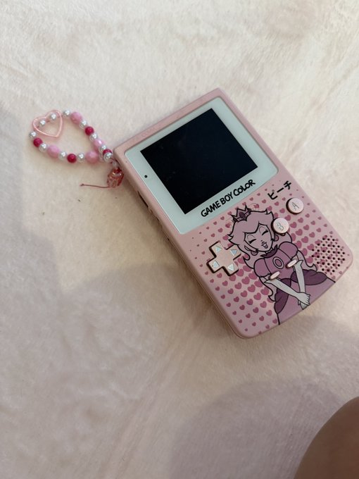 Chloe Toy - 2 pic. There we go ! Very cute game boys now https://t.co/nAGfMD26jT