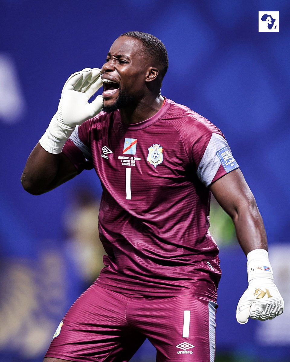 ActuFootAfrique's tweet photo. Lionel Mpasi, on n’oubliera pas tes travaux : 𝗕𝗥𝗔𝗩𝗢 chef. 🇨🇩🧤👏🏿 https://t.co/2TS6aep8bT