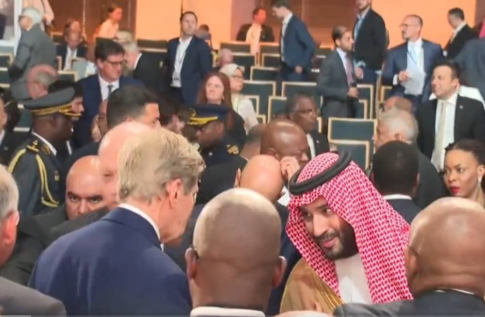 sultanalnefaie's tweet photo. المال وحده لا يصنع قوة:

فنزويلا أكبر دولة بالعالم في الاحتياطات النفطية
ليبيا أكبر دولة إفريقية في الاحتياطات النفطية
العراق أكبر رابع دولة بالعالم في الاحتياطيات النفطية 
إيران 3 عالميا بالغاز والاحتياطات النفطية
النرويج 3 عالميا كأغنى دولة في العالم

#ولي_العهد #محمد_بن_سلمان: https://t.co/R8RsWHkZbe