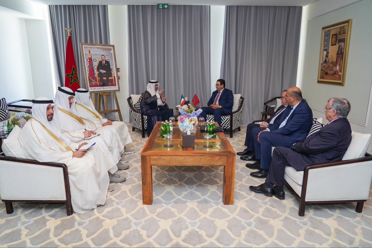 Kuwait_DGCA's tweet photo. - رئيس الطيران المدني يبحث مع وزير النقل المغربي تعزيز التعاون وتوسيع شبكة النقل الجوي
​
- بحث رئيس الهيئة العامة للطيران المدني الشيخ/ المهندس حمود مبارك الحمود الجابر الصباح مع وزير النقل واللوجستيك المغربي عبد الصمد قيوح آفاق التعاون الثنائي وسبل الارتقاء بالعلاقات المشتركة في قطاع الطيران المدني والنقل الجوي بين دولة الكويت والمملكة المغربية.

​وقال الشيخ/ حمود ان المباحثات التي جرت في إطار زيارة رسمية يقوم بها للرباط استهدفت وضع إطار عملي لتطوير التشغيل الحالي للرحلات الجوية بين البلدين مع التركيز على فتح مجالات جديدة لإنعاش حركة الشحن الجوي وتدفق البضائع بما يخدم المصالح الاقتصادية المتبادلة للجانبين.

​وفي هذا السياق تدارس الطرفان إمكانية تدشين رحلات مباشرة للخطوط الجوية المغربية إلى دولة الكويت كخطوة استراتيجية من شأنها إحداث نقلة نوعية في دعم حركة النقل الجوي وتسهيل تنقل المسافرين فضلاً عن دورها المحوري في تحفيز الشراكات الاستثمارية وإنعاش التبادل السياحي.

​وعلى صعيد التعاون المتعدد الأطراف، شدد الجانبان على أهمية توحيد الرؤى والمواقف في المنظمات الدولية المعنية بالطيران المدني  مؤكدين أن استمرار التنسيق الوثيق بين الجهات المختصة في كلا البلدين يمثل ركيزة أساسية لبناء شراكة مستدامة تلبي تطلعات القيادتين والشعبين الشقيقين.
#الهيئة_العامة_للطيران_المدني