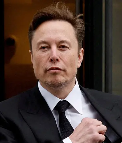 Sam_Badawi's tweet photo. $SPCX SpaceX has reportedly unveiled a prototype AI device powered by a $QCOM Snapdragon chipset, designed to run a proprietary operating system with integrated xAI capabilities.

The handset-like device, shown to select investors ahead of SpaceX's IPO, is reportedly slimmer than an iPhone and aims to redefine human interaction with AI.
