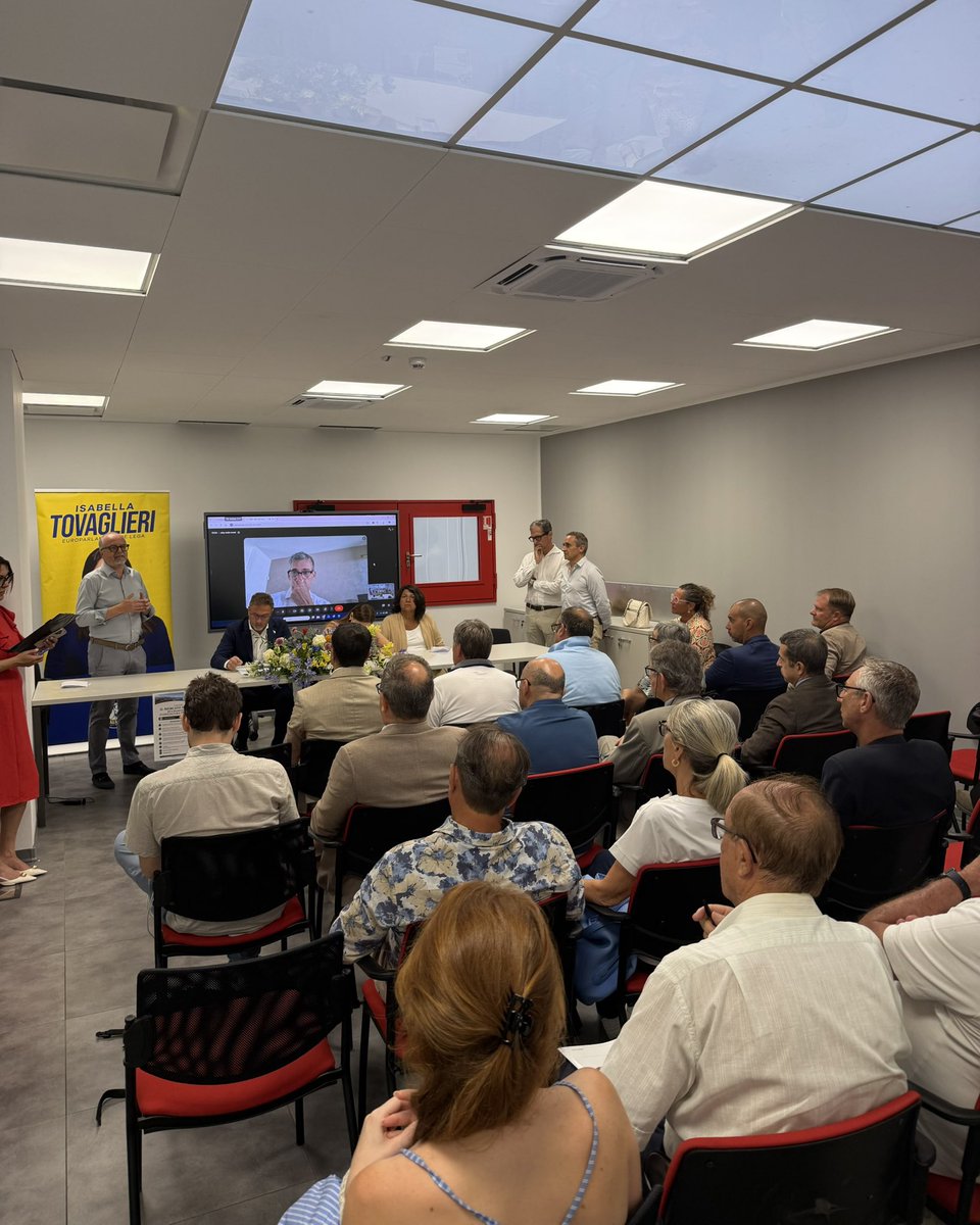 isatovaglieri's tweet photo. Sono stata a Sanremo, al Mercato dei Fiori, dove ho partecipato a una conferenza organizzata con il gruppo Patriots for Europe per parlare del rilancio della floricoltura e dell’impatto che le normative europee hanno su un settore strategico per il territorio, ma troppo spesso dimenticato da Bruxelles.

Grazie all’assessore regionale Alessandro Piana per la presenza e a tutti i cittadini, gli imprenditori e i lavoratori del comparto che hanno partecipato al confronto portando idee, proposte e testimonianze concrete.

Continuerò a portare in Europa la voce di chi ogni giorno produce ricchezza, lavoro e valore per il nostro territorio.