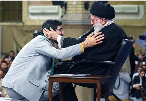 Shahaab92's tweet photo. اعزه ، ما امثال سید رضا نریمانی ، مطیعی ، حسین طاهری و ... رو یک شبه بدست نیاوردیم که بخاطر یک موضع گیری که شاید سلیقه مان نباشد ، تکفیر و طرد کنیم

 وقتی ۱۰ سال پیش دولت وقت را نقد می کردند همه هشتگ میزدیم : فلانی صدای ماست.
الان هم از سر دلسوزی نظر و تحلیلشون رو میگن. https://t.co/ZrIRnjvm1s