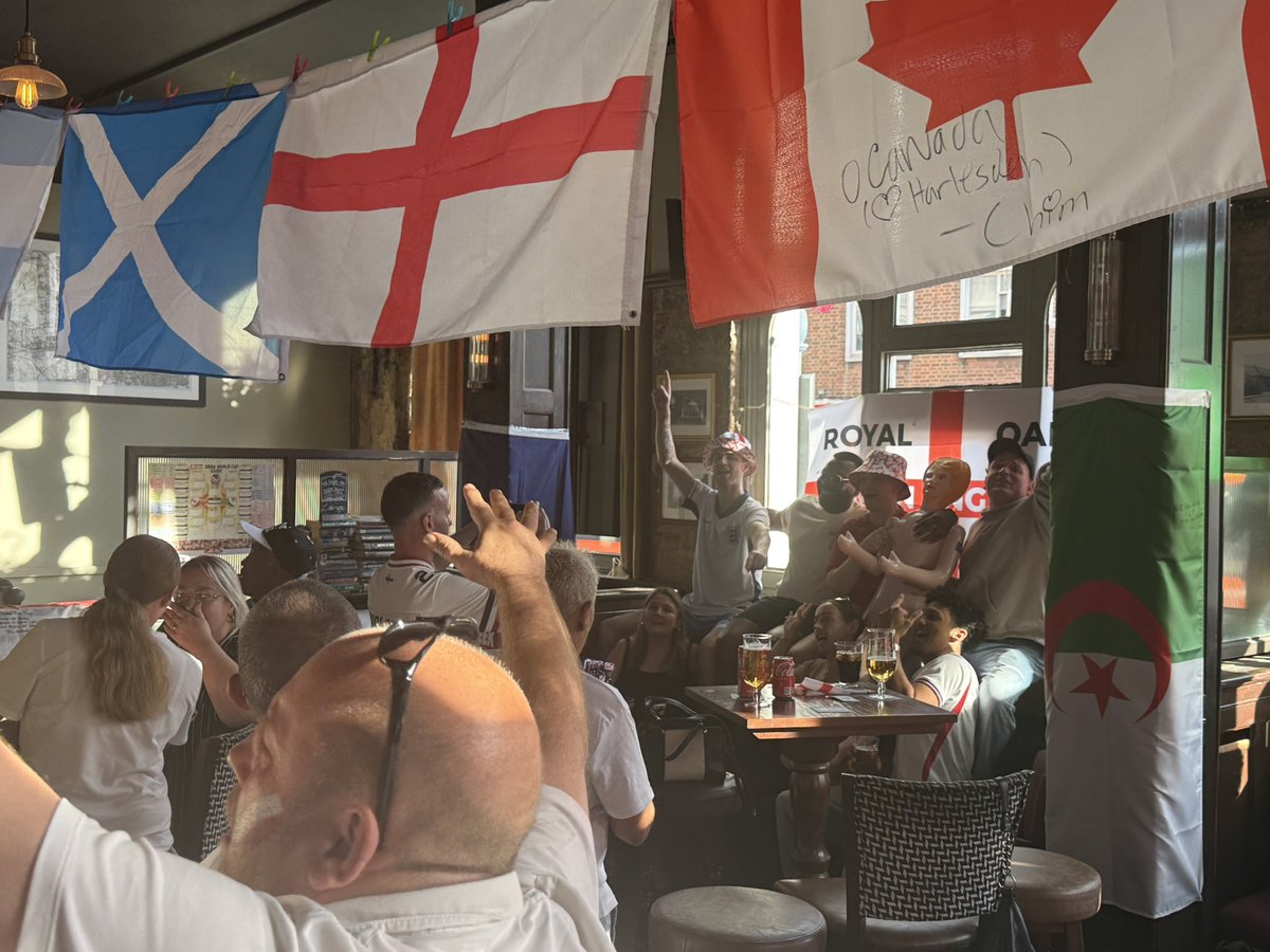 mattkelcher's tweet photo. Where better to watch the #England game than in the @RoyaloakNW10 I’m #Harlesden and #KensalGreen? https://t.co/A2kBRADYLb
