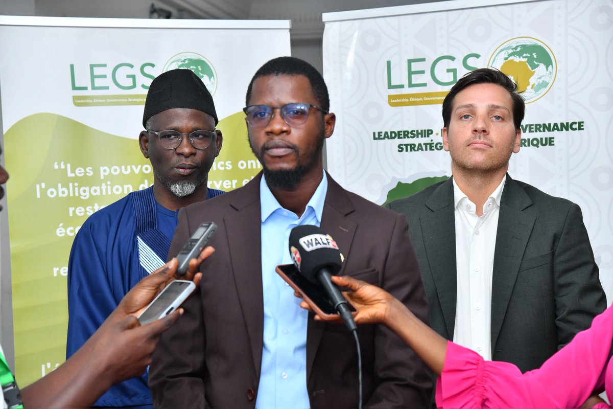 assembleesn's tweet photo. ATELIER D’ÉCHANGES AVEC LES PARLEMENTAIRES SUR LE FONDS BLEU POUR LA RÉSILIENCE SOCIO-ÉCOLOGIQUE DES COMMUNAUTÉS CÔTIÈRES AU SÉNÉGAL

Les députés sensibilisés aux enjeux de la création du Fonds Bleu

La Commission de l’Énergie et des Ressources minérales de l’Assemblée nationale a organisé, ce mercredi 1er juillet 2026, dans la salle Marie Joséphine Diallo, un atelier d’échanges consacré au Fonds Bleu pour la Résilience socio-écologique des communautés côtières au Sénégal.

La cérémonie d’ouverture a été présidée par le Président de la Commission, l’honorable député Babacar Ndiaye, en présence de Elimane Habi Kane, Directeur exécutif de Legs-Africa, et de Fabian Heppe, Représentant de la Fondation Heinrich Böll au Sénégal.

Dans leurs allocutions, les intervenants ont mis en exergue les défis liés à la préservation des écosystèmes côtiers et au renforcement de la résilience des communautés qui en dépendent. Ils ont également souligné la nécessité de promouvoir une gouvernance responsable, inclusive et durable des ressources naturelles, indispensable à un développement économique respectueux de l’environnement.

Cette rencontre avait pour objectif de renforcer les connaissances des parlementaires, notamment ceux membres des commissions chargées de la Pêche, des Ressources naturelles, de l’Environnement, des Finances et de l’Énergie, sur les enjeux stratégiques liés à la mise en place du Fonds Bleu.

À travers cet atelier, les organisateurs souhaitent favoriser une meilleure appropriation de ce mécanisme par les députés afin de susciter un engagement politique fort en faveur de sa création. L’objectif est également d’encourager les initiatives parlementaires nécessaires à son institutionnalisation et à sa mise en œuvre effective, au bénéfice des communautés côtières du Sénégal.

#ansen #senegal #energie