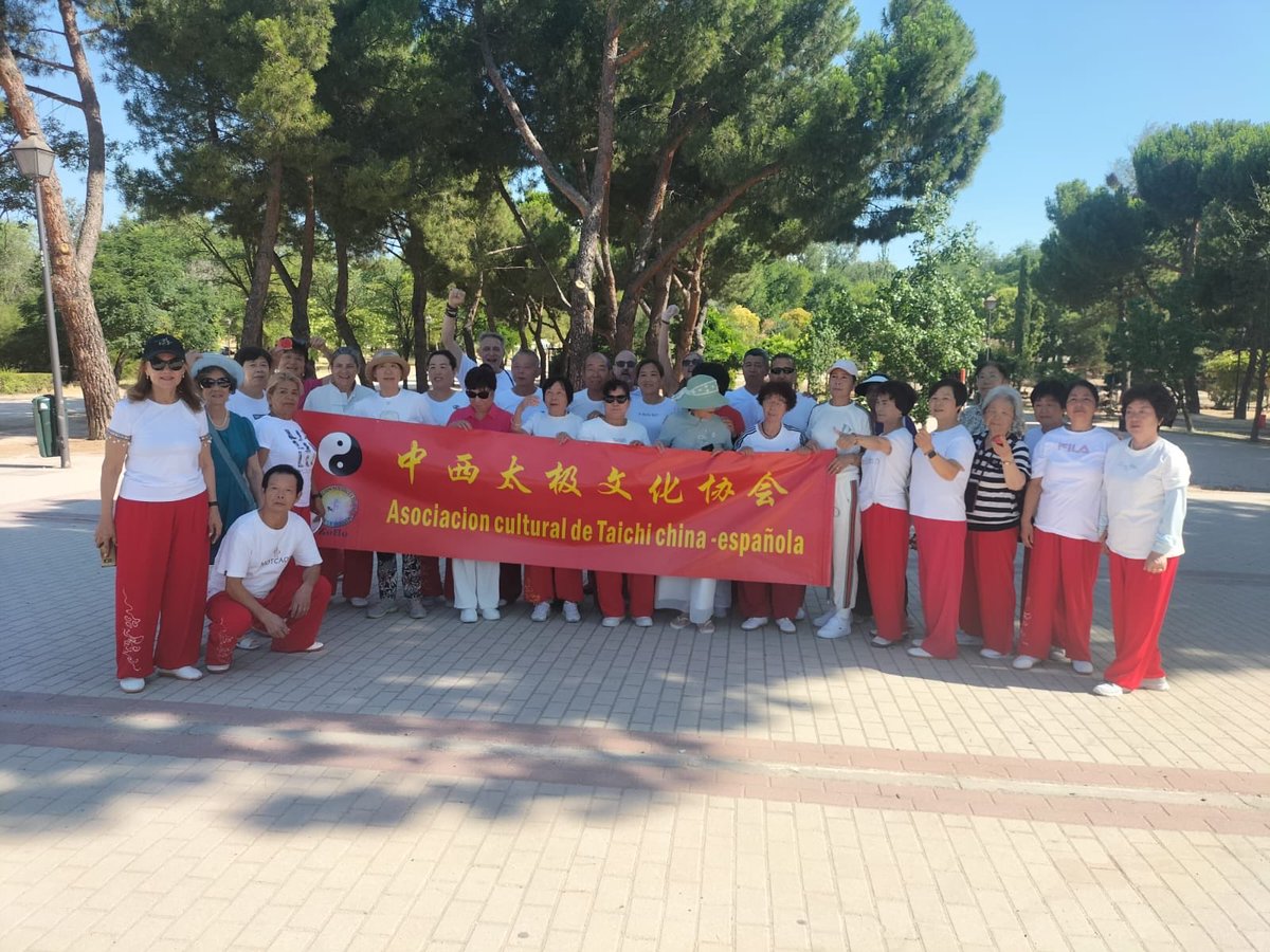 lmsanse's tweet photo. Hoy 1 de julio se celebra el 105 aniversario de la fundación del PCCh. En el parque de Pradolongo (Usera, Madrid) hemos conmemorado este día compartiendo comida y bebida que han traído los asistentes. Antes (como los 365 días del año por la mañana) hemos practicado Tai Chi. https://t.co/4yUygxfd5j