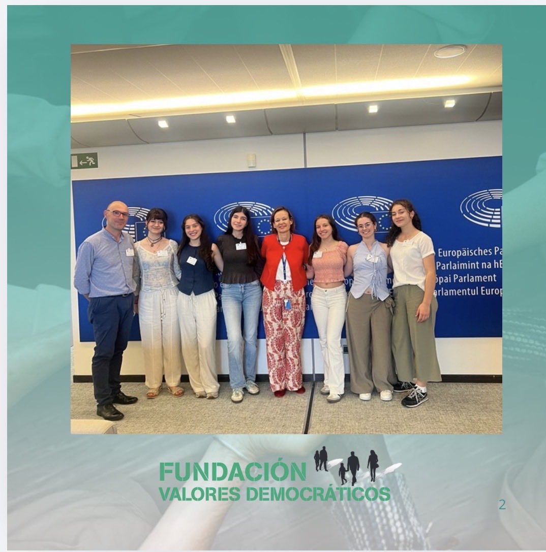FVDemocraticos's tweet photo. El equipo de alumnos del colegio Claret de Segovia ganadores del IX premio Valores Democráticos у su profesor tutor, durante la visita al Parlamento Europeo el 30 de junio y su entrevista con distintos parlamentarios. @fundacioncastillayleon https://t.co/po5VVRLUym