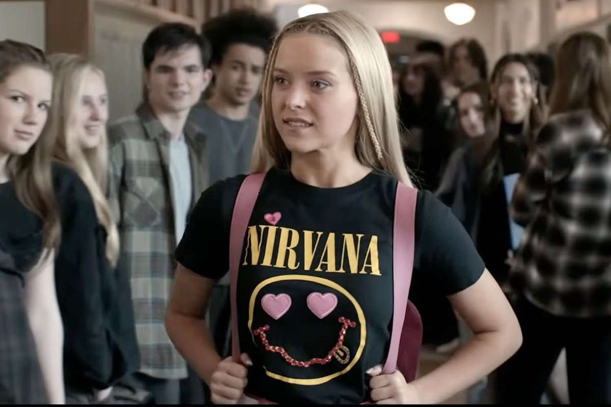 ImYelenaBelova's tweet photo. Assistindo essa nova serie da legalmente loira e passando raiva, a elle woods é literalmente a única pessoa normal da escola e tá sofrendo bullying de uns cracudos esquisitos que só usam cinza, que agonia https://t.co/6sWeTxx471