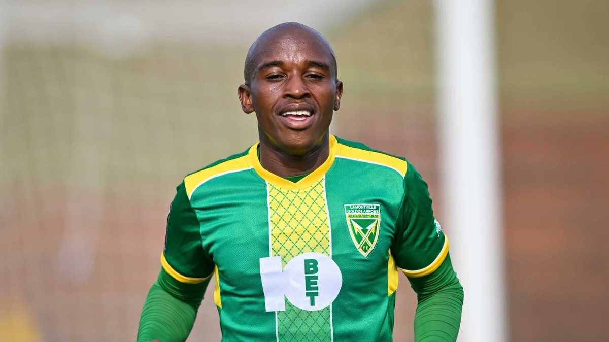 iDiskiTimes's tweet photo. 𝗕𝗥𝗘𝗔𝗞𝗜𝗡𝗚‼️ 

Siyanda Ndlovu’s proposed move to Orlando Pirates has hit a snag, with Mamelodi Sundowns looking to pounce on the Golden Arrows winger. 

Story by @Sinethembah_ ✍️

https://t.co/Iu3wA5omV1 https://t.co/NvTNJFlKtJ