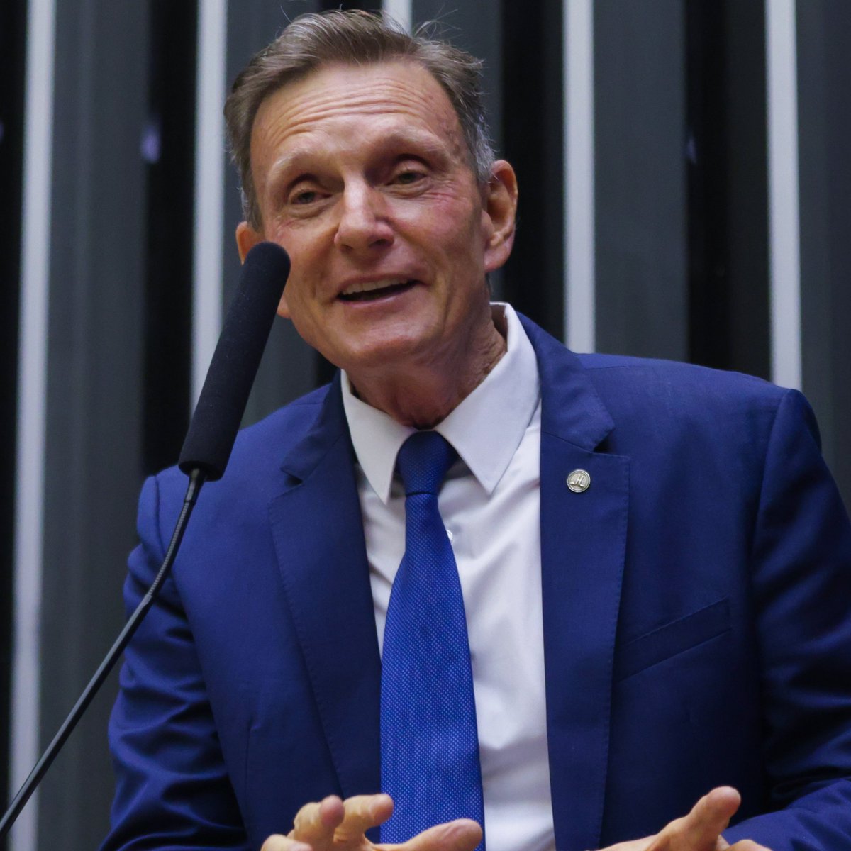 meioindep's tweet photo. ⚖ Mendonça, do TSE, derruba inelegibilidade de Crivella, que fica apto a concorrer

Vice-presidente da Justiça Eleitoral deferiu liminar e devolveu os direitos políticos ao deputado, que havia sido condenado pelo TRE-RJ por "abuso de poder político e econômico" no âmbito das eleições de 2020 para a prefeitura do Rio de Janeiro.

Magistrado viu "risco de dano irreparável" se a sanção de inelegibilidade prevalecesse às vésperas do prazo de convenção nacional. Mendonça quer preservar os direitos do ex-prefeito enquanto o mérito não é analisado pelo TSE.