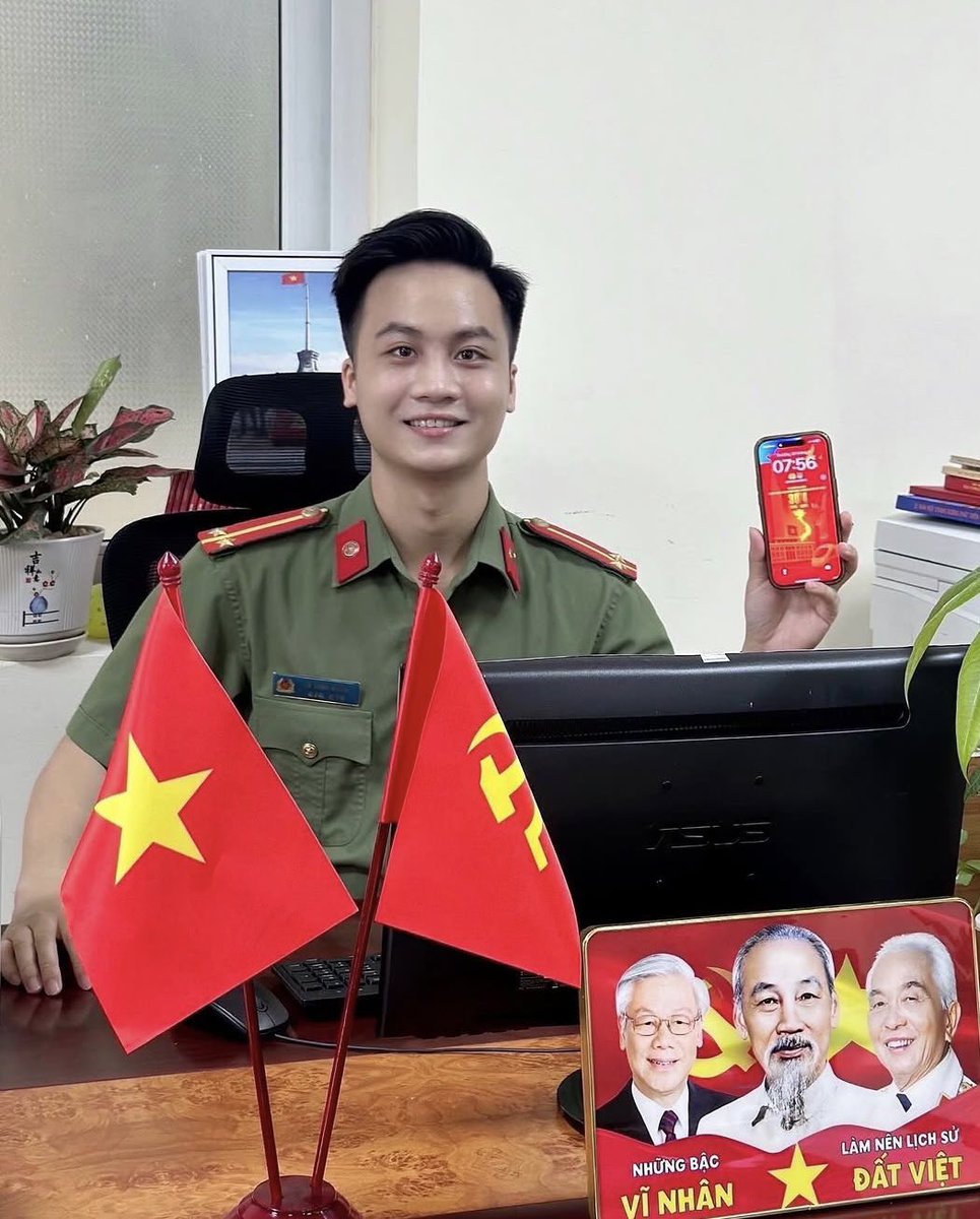 TrTh0993's tweet photo. Đình Mạnh trai ngành công an có con cặc to dài dái xệ, clip sục cặc mặt đĩ dâm vl. Ae xem ib. https://t.co/46nNx2iTnL https://t.co/qExfJJbdSS