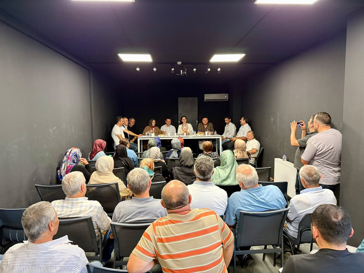 ozlemvgurzel's tweet photo. AK Parti Çiftlik Mahalle Teşkilatımızın kıymetli mensuplarıyla bir araya geldik.

Birlik ve beraberlik içinde Beykoz’umuz için çalışmaya, üretmeye ve gönül köprüleri kurmaya devam edeceğiz.

Nazik ev sahiplikleri ve samimi sohbetleri için tüm teşkilat mensuplarımıza teşekkür ediyorum.

#Beykoz #BeykozaDeğer
