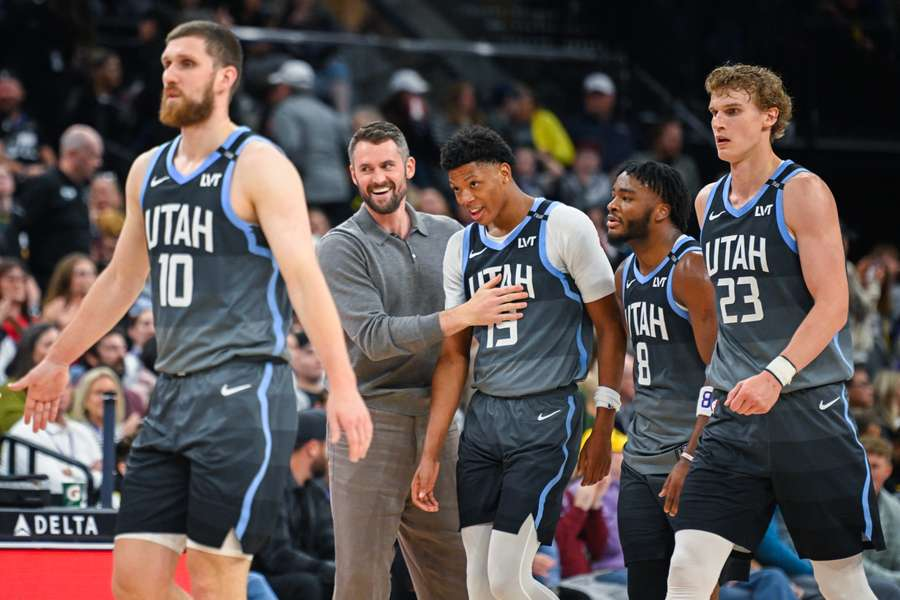 SleeperJazz's tweet photo. Updated Utah Jazz depth chart:

PG: Keyonte George / Isaiah Collier
SG: Darryn Peterson / Ace Bailey
SF: Lauri Markkanen / Cody Williams
PF: Jaren Jackson Jr. / Kyle Filipowski
C: Jusuf Nurkic / Kyle Filipowski

Thoughts? https://t.co/OeNE9ZYmgz