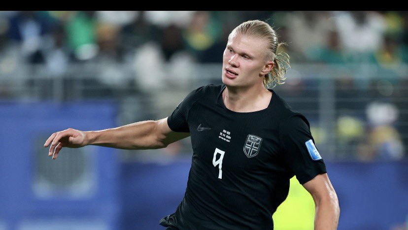 CaptnUson's tweet photo. The Golden boot Race Is Heating Up

MESSI ⚽️⚽️⚽️⚽️⚽️⚽️
MBAPPE ⚽️⚽️⚽️⚽️⚽️⚽️

HAALAND ⚽️⚽️⚽️⚽️⚽️
KANE          ⚽️⚽️⚽️⚽️⚽️

VINI JNR ⚽️⚽️⚽️⚽️
DEMBELE ⚽️⚽️⚽️⚽️

Who’s winning the golden boot https://t.co/naRpZjNsGD