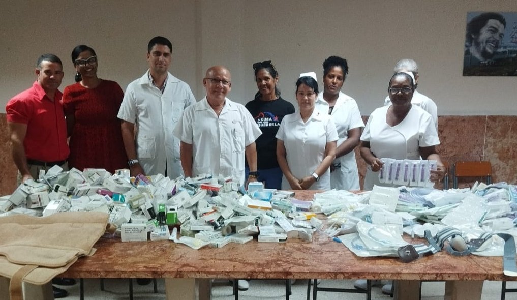 GHNordelo5's tweet photo. Nuevamente  los #CDRCuba y el proyecto "A Cuba hay que quererla" entregamos al Hospital Provincial de Las Tunas, un donativo de medicamentos, de la Red Canaria Cubana de Solidaridad,  y la Asoc. de Cubanos residentes en Canarias, Cubanacan.
#Cuba #CubaNoSeRinde #TumbaElBloqueo https://t.co/7Q9WaZkIFC