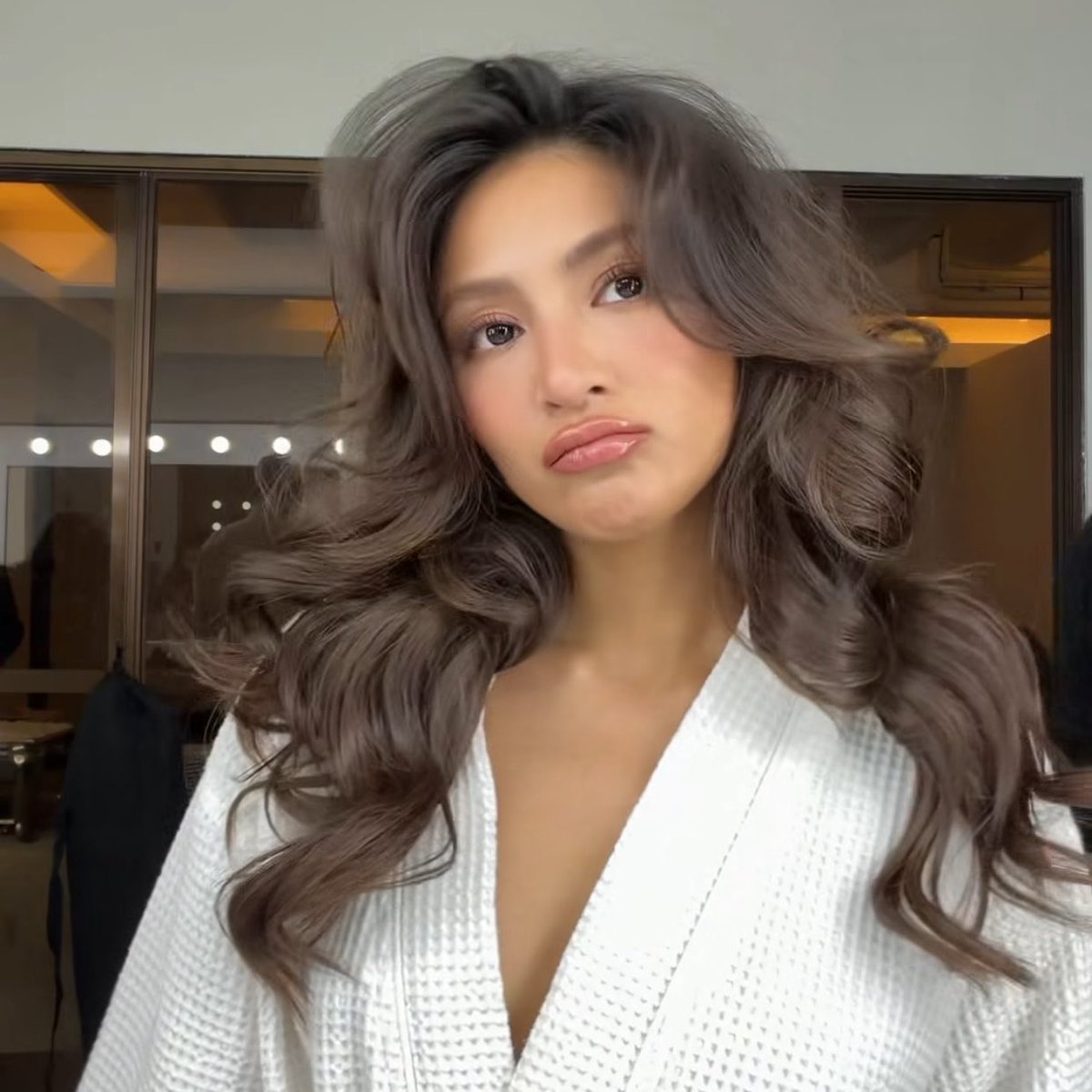 itgirlnadine's tweet photo. what a gorgeous gorgeous woman you are, nadine https://t.co/kmUNvjyHYW