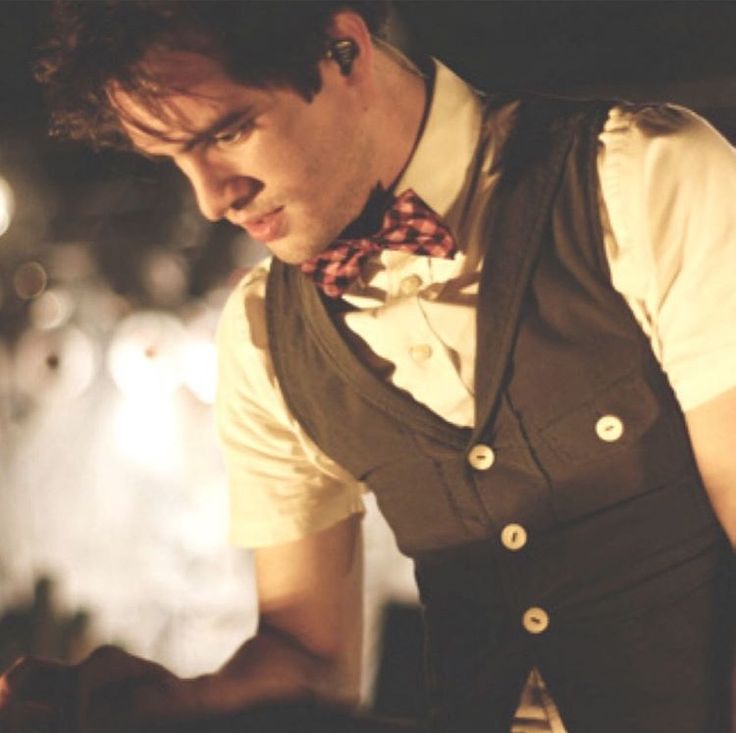 puppyryro's tweet photo. vices is THE brendon era https://t.co/5tCbnhK28y