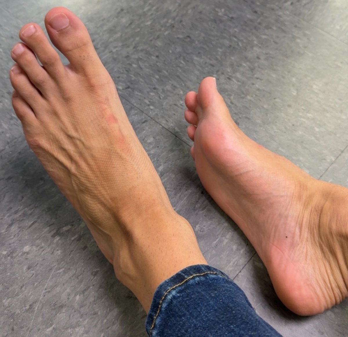 fitstud69's tweet photo. Had to let the dawgs breathe at work 🦶🏼👣 https://t.co/8VMidXDYaq