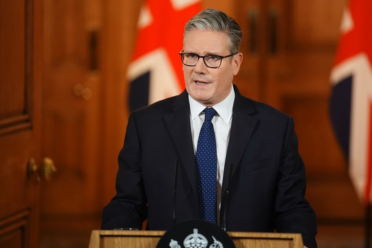 yenisafak's tweet photo. 🔴İngiltere Başbakanı Keir Starmer:

"En gay parlamentoya sahip olduğumuz için gerçekten gurur duyuyorum. Sanırım bu parlamentodan daha gay başka bir parlamento yok." https://t.co/UvK5dEnhNP