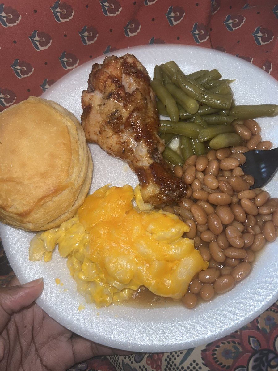 theselenafaye's tweet photo. I been in the kitchen!! 🍗🌽🥬🤎 https://t.co/jU4iTE81cc
