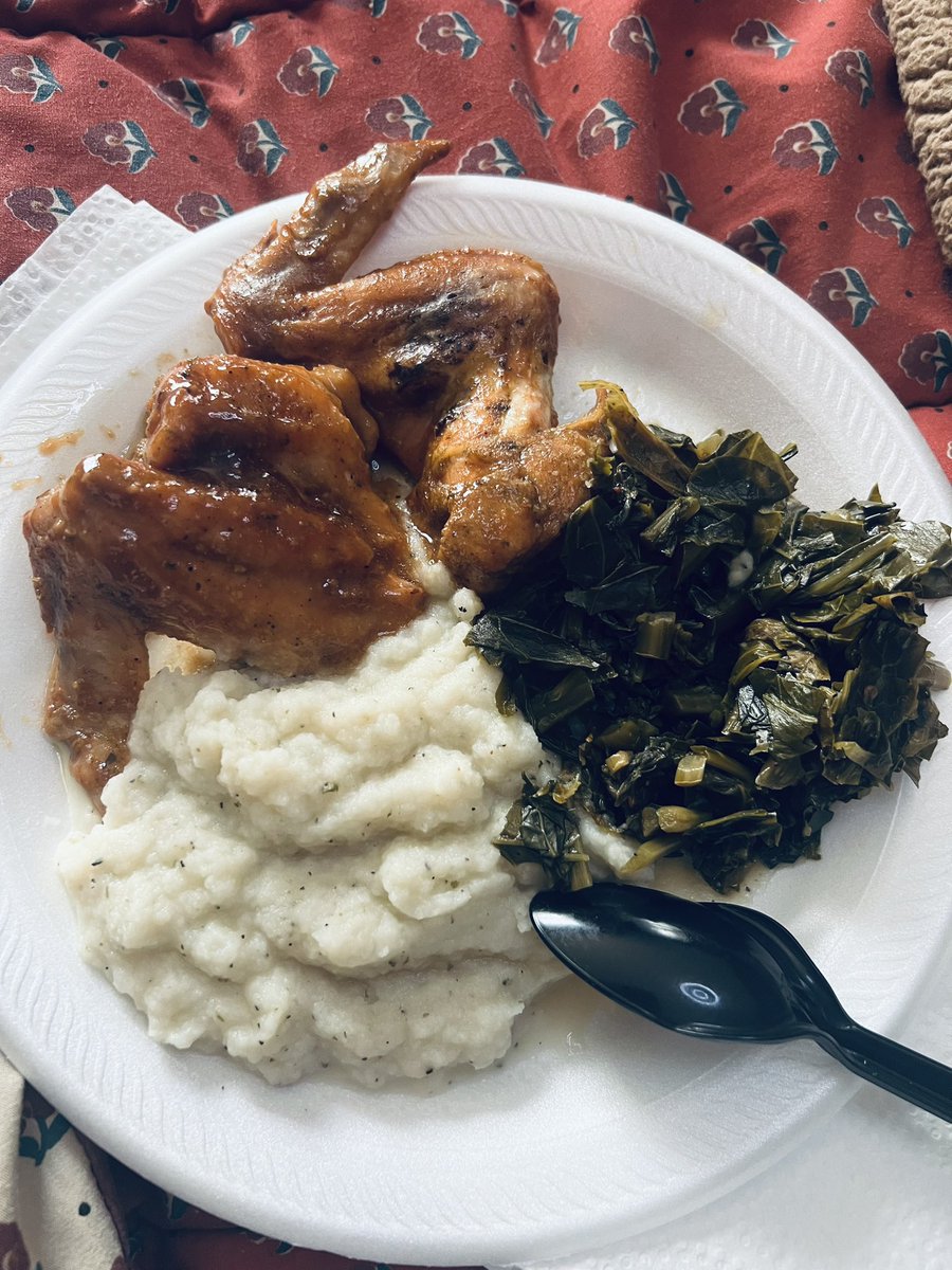 theselenafaye's tweet photo. I been in the kitchen!! 🍗🌽🥬🤎 https://t.co/jU4iTE81cc
