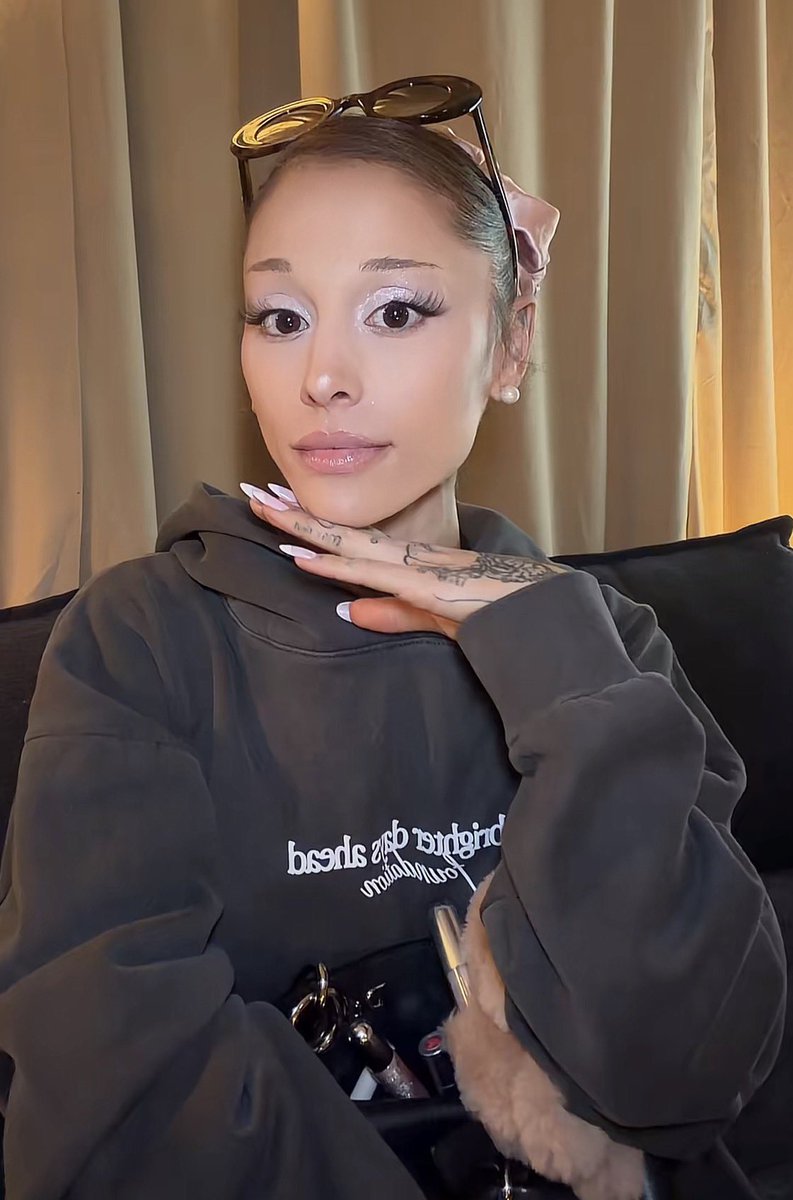 luvtooharddd's tweet photo. MOTHER ! SHE IS SO STUNNING https://t.co/lghxpqiKtx
