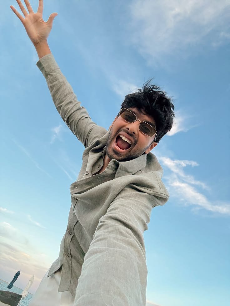 EksDilKiAwaaz's tweet photo. May your happiness always be as limitless as the sky behind you.🤍
Wishing you endless joy, beautiful moments and all the success your heart dreams of. Happy Birthday Month @ArmaanMalik22 ! ♥️✨
#AMBirthdayMonth #InTheAMVerse https://t.co/CzlSScNIqm
