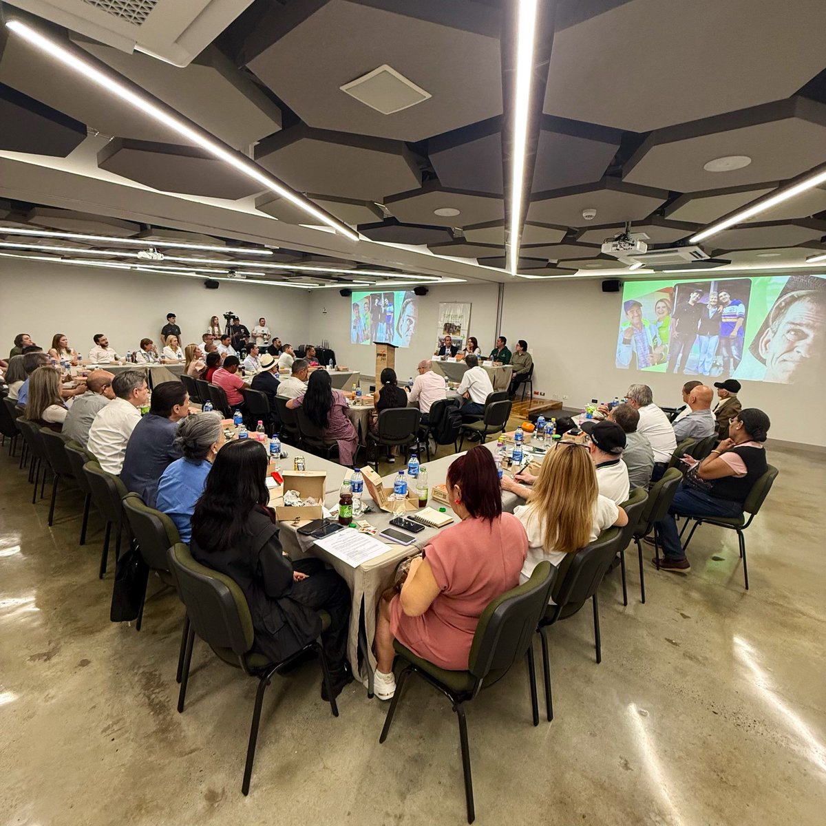 RodrigoHAl's tweet photo. Me alegra acompañar a mis amigos de @Fun_COMPASION  en el lanzamiento de la #Viviendatón2026. Tenemos una meta clara: Recolectar fondos para la construcción de más de 60 viviendas. Los invito a todos a  donar este 25 de julio https://t.co/YNdVjGcPBK