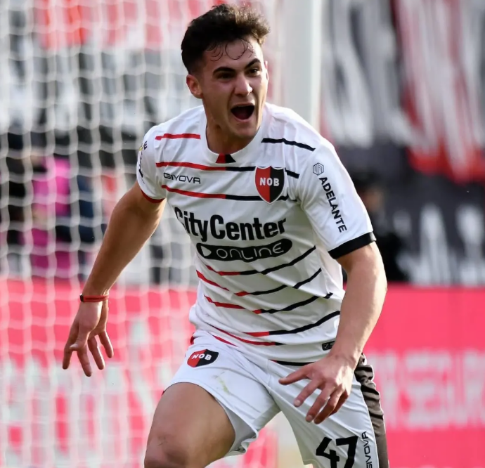 Calvi31's tweet photo. ATENTOS!!! GUILLERMO BALZI se presentó en Bella Vista pero entrenó a contraturno. El mediocampista NO se quedará en Newell's. Seguramente saldrá por venta. Lo conté en @Estadio_3 https://t.co/8Hq9POhaIq