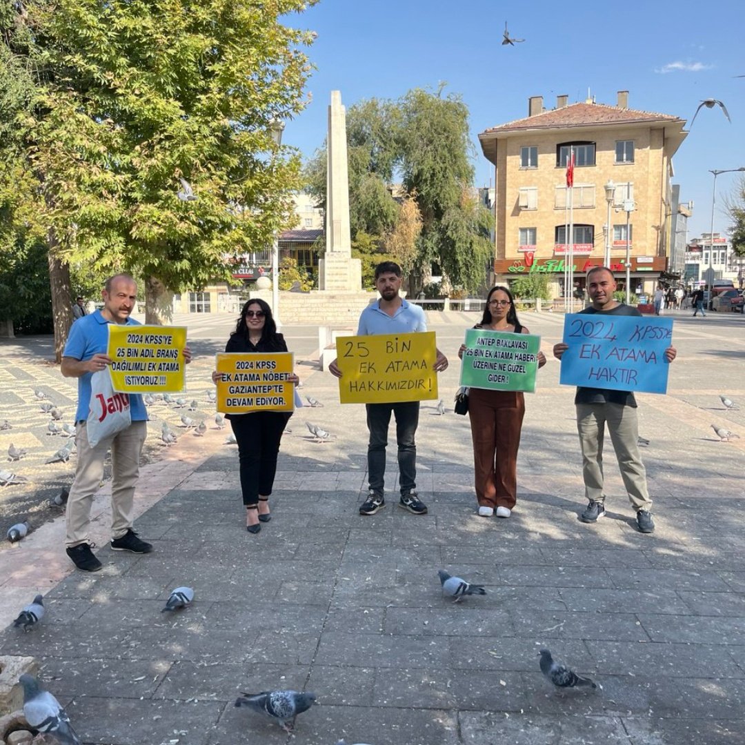 gitaristhoca's tweet photo. 2024 KPSS öğretmenleri olarak devletimizin desteğini bekliyoruz. 25 bin ek atama eğitim kalitesine katkı sağlayacaktır. Adil bir sistem için bu adımın atılmasını umut ediyoruz.

#MebSonKpssEk25BinBekliyor #TbmmSonKpssTeklifi25BinOlsun https://t.co/cGt8GBYcZ0