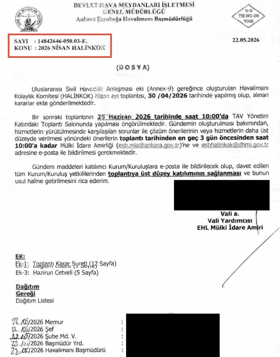 ErkanTrukten13's tweet photo. Libya Genelkurmay Başkanı'nı taşıyan uçak Türkiye'de neden düştü? Sır perdesi aralanıyor...

Libya Genelkurmay Başkanı'nı taşıyan uçak, Esenboğa Havalimanı'nda Apron 5 denilen park alanına yönlendiriliyor.

Ancak resmi tutanaklara göre bu park alanı ciddi güvenlik zafiyetleri taşıyor.

🔴 Kontrol kulesi bu alanı tam göremiyor.

🔴 Kamera sistemiyle ilgili sorunlar bulunuyor.

🔴 Uçakların park düzeninde ciddi aksaklıklar yaşanıyor.
Ertesi gün İsrail'den gelen bir jet de aynı park alanına alınıyor.

İddiaya göre iki uçak 1 saat 41 dakika boyunca yan yana kalıyor.
Ardından İsrail jeti Tel Aviv'e uçuyor.

Libya Genelkurmay Başkanı'nı taşıyan uçak ise havalandıktan kısa süre sonra düşüyor.
Peki şimdi soralım:

Güvenlik zafiyetleri bulunduğu resmi tutanaklarda yer alan bir park alanına, neden Libya 
Genelkurmay Başkanı'nı taşıyan uçak yönlendirildi?

Neden ertesi gün İsrail'den gelen jet de aynı alana park ettirildi?
İki ülkenin askeri öneme sahip uçakları neden aynı park alanında buluşturuldu?

Bu soruların cevaplanması 
gerekiyor.

(Kaynak: Esenboğa Havalimanı Havalimanı Kolaylık Komitesi (HALİNKOK) resmi toplantı tutanakları.)
