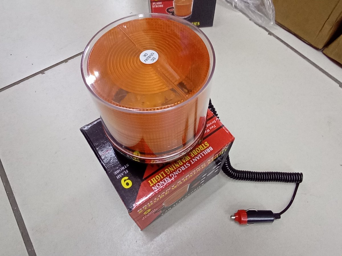 NeoTradeTrucks's tweet photo. CAR ROOF LED WARNING LIGHT
R200 
Straight Price 
Water Proof 
Reliable and Durable 
PAXI, POSTNET, Courier Guy and others for Deliveries across RSA 

TO ORDER : Call or WhatsApp 

+27 74 583 6135
+27 64 069 8155 https://t.co/BrQrMCDb9v