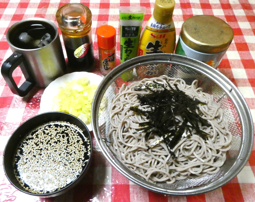 Fender_USA_70s's tweet photo. 🍱 (੭*ˊᵕˋ)੭ 今日もお疲れサマ🍜毎日蒸し暑いけどガンバろ～ね 🍳 https://t.co/cjCsg9Y6lC