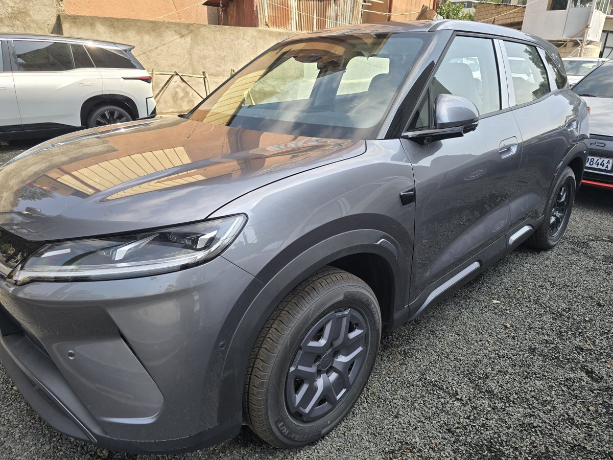 Abdulha94616818's tweet photo. 🔥 BRAND NEW BYD YUAN UP 
👉YEAR 2015/10 
👉FULL EV 45.12Kwh Battery
👉ONLY 4,950,000 ETB!

Ready at HADI AUTO ZONE

📞 +251 941 990 930
Telegram: @HADAHMED
 #EthiopiaCars #AddisAbaba #CarForSale #EVcars #HadiAutoZone #Byd
#BYD #CarForSale #Ethiopia https://t.co/1Mrtsw824s