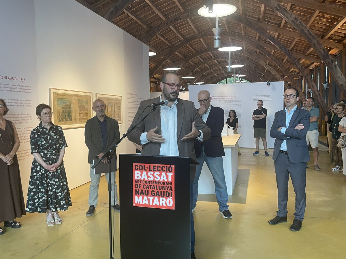 matarocat's tweet photo. A la Nau Gaudí s'ha inaugurat l'exposició "Gaudí, Pagès i l'Obrera", amb l'alcalde de Mataró @DBotePaz, la regidora de Cultura @HeidiPerezPerez, el director general de @patrimonigencat @QBorras i els comissaris Núria Poch i Ignasi Riera. És el primer acte de l'Any Gaudí a Mataró https://t.co/oll4ZN4Je7