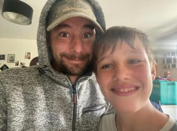 LouFrance75's tweet photo. Les jours heureux de Louis et de son papa.
Ne laissons pas la colère retomber.
Continuons de poster en sa mémoire. 💔💔 https://t.co/QTEsZYC4rL